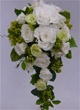 ホワイト＆グリーンベリーキャスケードブーケ