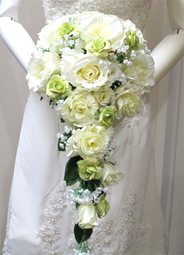 sb116 白バラ＆かすみ草キャスケードブーケ（グリーンミニバラ入り） | ウエディングドレスに合うアートフラワーブーケ・造花ブーケ